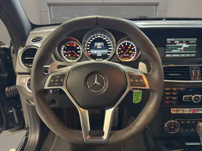 Mercedes-Benz C 63 AMG Coupé Edition 507 — Coupé sportif légendaire, 507 ch purs — Miniatura 11