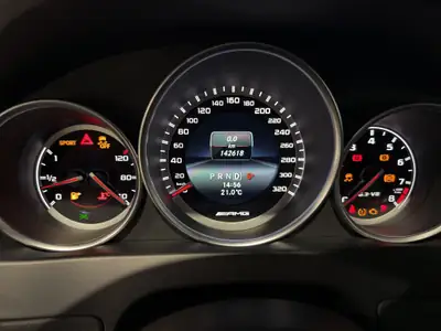 Mercedes-Benz C 63 AMG Coupé Edition 507 — Coupé sportif légendaire, 507 ch purs — Miniatura 12