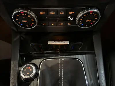 Mercedes-Benz C 63 AMG Coupé Edition 507 — Coupé sportif légendaire, 507 ch purs — Miniatura 15