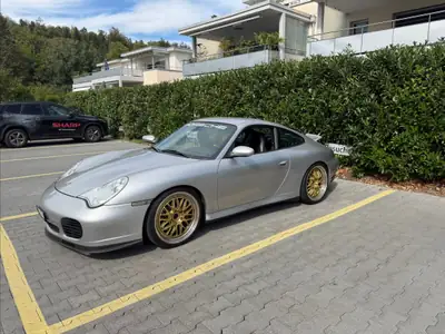 Porsche 911 Carrera 4 S — Coupé sportif légendaire, 320 ch, transmission manuelle — arrière