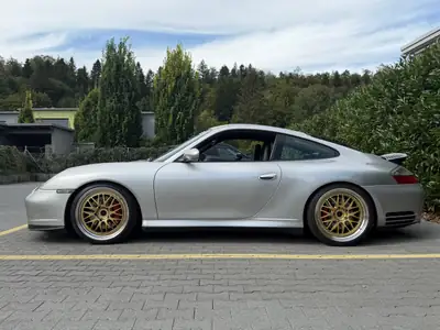 Porsche 911 Carrera 4 S — Coupé sportif légendaire, 320 ch, transmission manuelle — vue extérieure