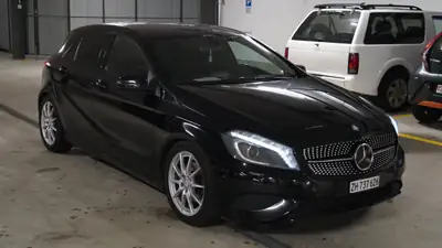 Mercedes-Benz A 200 Night Star — Compacte sportive, entretien complet — side view