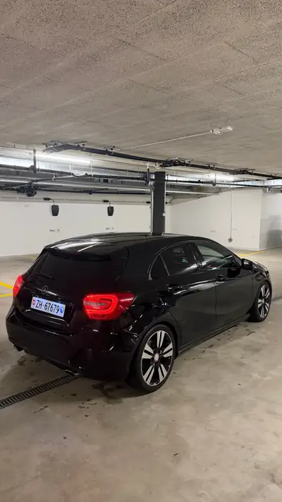 Mercedes-Benz A 200 Night Star — Compacte sportive, entretien complet — interior