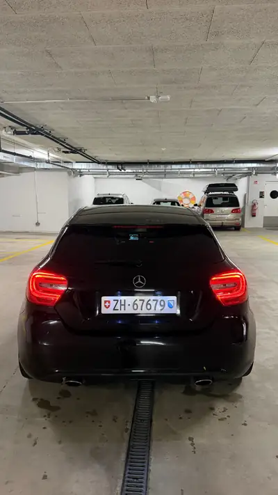 Mercedes-Benz A 200 Night Star — Compacte sportive, entretien complet — dashboard