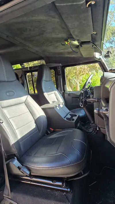Land Rover Defender 110 2.2 TD4 — Légende intemporelle, 117'000 km, état impeccable — tableau de bord