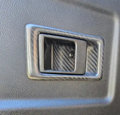 Land Rover Defender 110 2.2 TD4 — Légende intemporelle, 117'000 km, état impeccable — Miniature 9