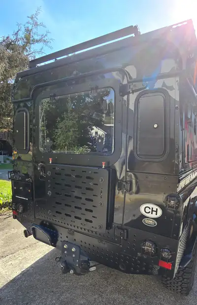 Land Rover Defender 110 2.2 TD4 — Légende intemporelle, 117'000 km, état impeccable — Miniature 12