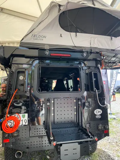 Land Rover Defender 110 2.2 TD4 — Légende intemporelle, 117'000 km, état impeccable — Miniature 14