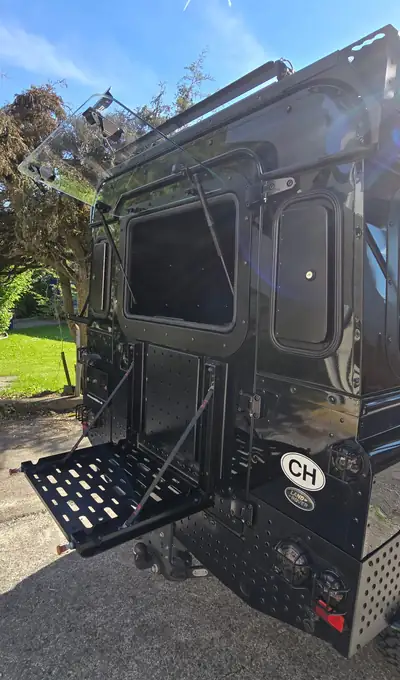 Land Rover Defender 110 2.2 TD4 — Légende intemporelle, 117'000 km, état impeccable — Miniature 13