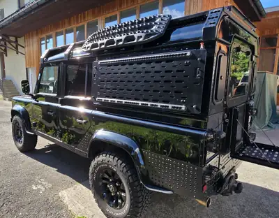 Land Rover Defender 110 2.2 TD4 — Légende intemporelle, 117'000 km, état impeccable — Miniature 17