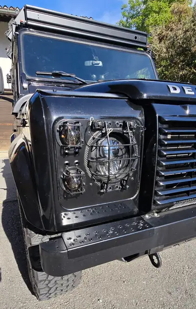 Land Rover Defender 110 2.2 TD4 — Légende intemporelle, 117'000 km, état impeccable — Miniature 19