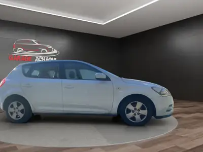 Kia Cee'd 1.4 16V Basic — Berline fiable, entretien à jour, sans sinistre — Miniatura 7