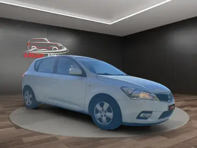 Kia Cee'd 1.4 16V Basic — Berline fiable, entretien à jour, sans sinistre — Miniatura 8
