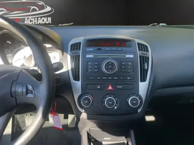 Kia Cee'd 1.4 16V Basic — Berline fiable, entretien à jour, sans sinistre — Miniatura 12