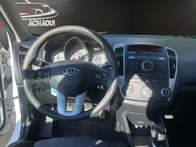 Kia Cee'd 1.4 16V Basic — Berline fiable, entretien à jour, sans sinistre — Miniatura 10