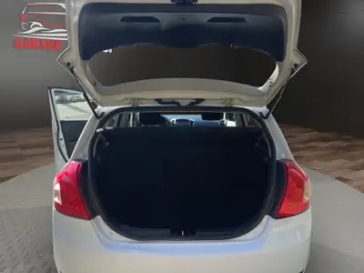 Kia Cee'd 1.4 16V Basic — Berline fiable, entretien à jour, sans sinistre — Miniatura 14