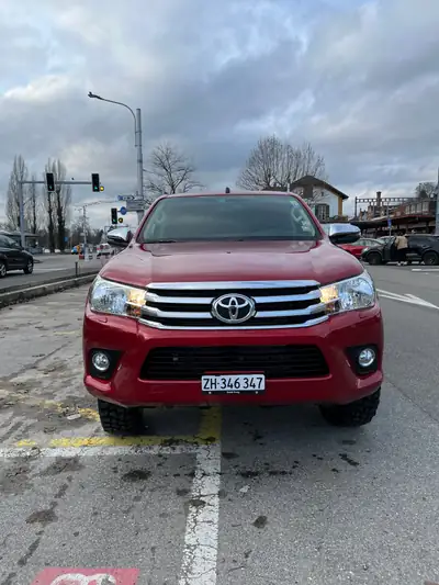 Toyota HI-LUX 2.4D-4D Comfort Double Cab 4x4 — Pickup robuste, 8 455 km seulement — Außenansicht