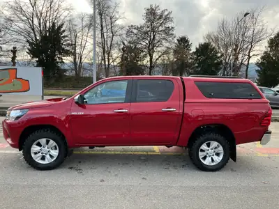 Toyota HI-LUX 2.4D-4D Comfort Double Cab 4x4 — Pickup robuste, 8 455 km seulement — Seitenansicht