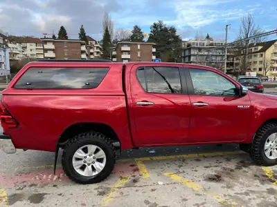 Toyota HI-LUX 2.4D-4D Comfort Double Cab 4x4 — Pickup robuste, 8 455 km seulement — Detail