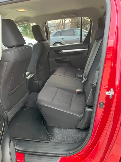 Toyota HI-LUX 2.4D-4D Comfort Double Cab 4x4 — Pickup robuste, 8 455 km seulement — Miniatur 9