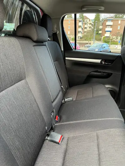 Toyota HI-LUX 2.4D-4D Comfort Double Cab 4x4 — Pickup robuste, 8 455 km seulement — Miniatur 7