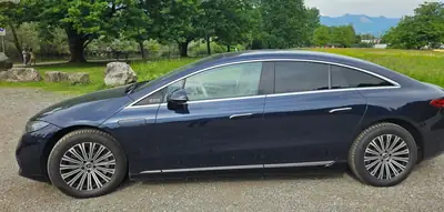 Mercedes-Benz EQS 580 4Matic — Berline électrique premium, 49'750 km, Hyperscreen — côté