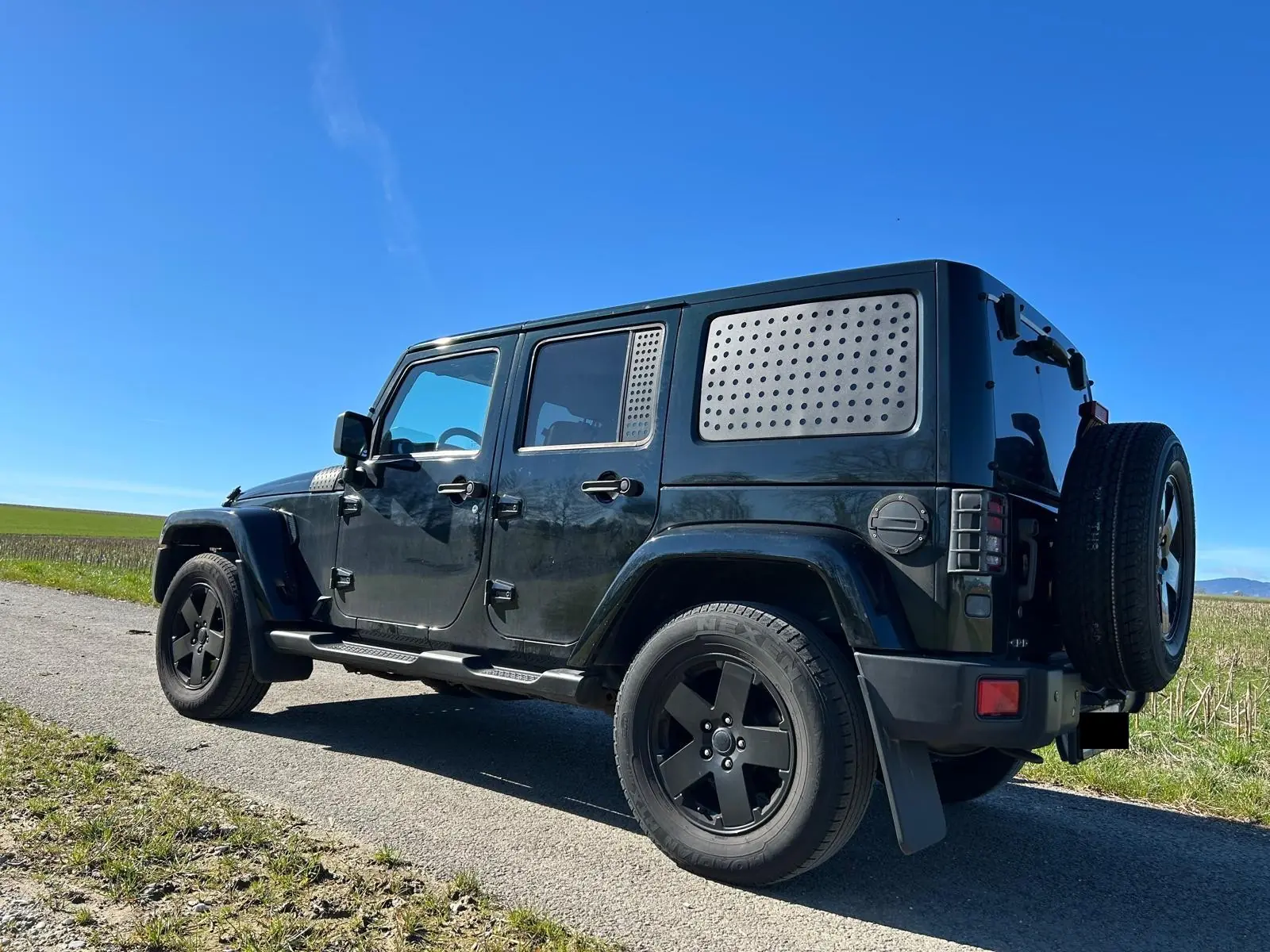 Jeep Wrangler Unlimited 2.8 CRD — SUV 4x4 robuste, moteur diesel performant
