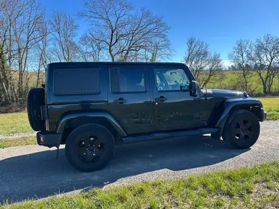 Jeep Wrangler Unlimited 2.8 CRD — SUV 4x4 robuste, moteur diesel performant — Seitenansicht