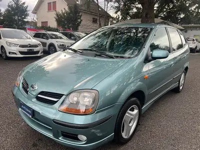 Nissan Almera Tino 1.8 16V Luxury — Monospace compact fiable, 63'000 km seulement — side view