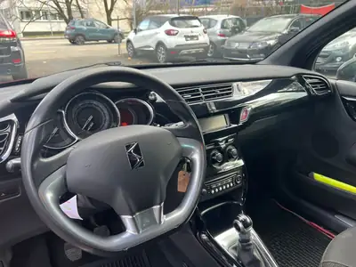 DS3 1.6 VTi Ultra Prestige — Élégance française compacte, 154'000 km, sans sinistre — Miniature 8