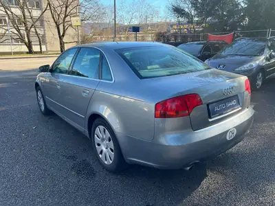 Audi A4 Limousine 2.0 Turbo FSI — Berline dynamique, moteur turbocompressé 200 ch — arrière