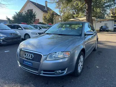 Audi A4 Limousine 2.0 Turbo FSI — Berline dynamique, moteur turbocompressé 200 ch — côté