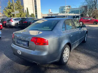 Audi A4 Limousine 2.0 Turbo FSI — Berline dynamique, moteur turbocompressé 200 ch — tableau de bord