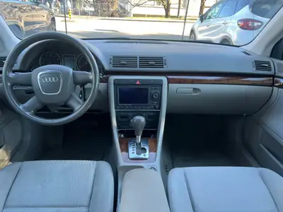 Audi A4 Limousine 2.0 Turbo FSI — Berline dynamique, moteur turbocompressé 200 ch — Miniature 11