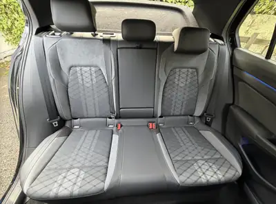VW Golf 8 R-Line 1.5 eTSI DSG — 150 ch, technologie hybride légère, 82 000 km — interior