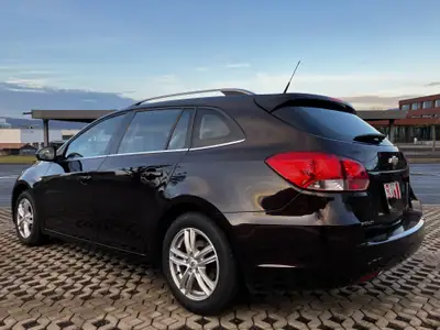 Chevrolet Cruze Station Wagon 1.4 T LTZ — Monospace familial polyvalent, sans accident — interior