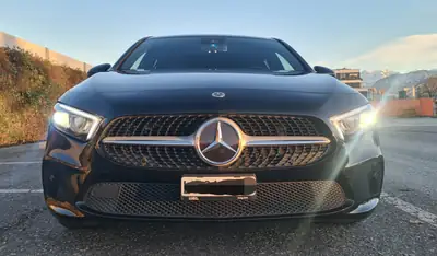 Mercedes-Benz Classe A 200 7G-DCT — Berline compacte premium, 80 000 km seulement — Seitenansicht