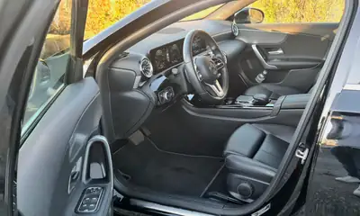 Mercedes-Benz Classe A 200 7G-DCT — Berline compacte premium, 80 000 km seulement — Miniatur 10