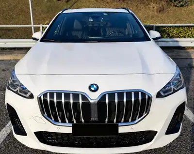 BMW 223 Active Tourer xDrive M Sport — Monospace premium 7 places, toit panoramique, diesel hybride — Seitenansicht