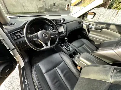 Nissan X-Trail 2.0 dCi Tekna — SUV 4x4 robuste, 92'000 km, sans sinistre — dashboard