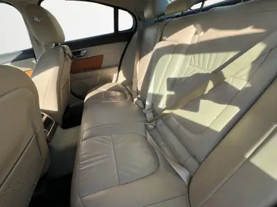 Jaguar XF 3.0 Greenwich Luxury — Berline élégante, moteur puissant, expertise 2026 — Miniature 12