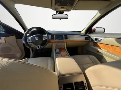 Jaguar XF 3.0 Greenwich Luxury — Berline élégante, moteur puissant, expertise 2026 — Miniature 13
