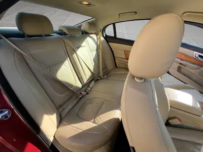 Jaguar XF 3.0 Greenwich Luxury — Berline élégante, moteur puissant, expertise 2026 — Miniature 15