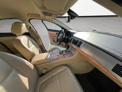 Jaguar XF 3.0 Greenwich Luxury — Berline élégante, moteur puissant, expertise 2026 — Miniature 14