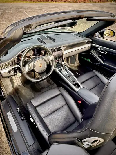Porsche 911 Cabrio Carrera PDK — Décapotable emblématique, 350 ch et leasing possible — détail