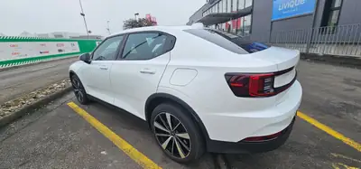 Polestar 2 Long Range Dual 78 kWh — Berline électrique performante, 408 ch tous terrains — rear view