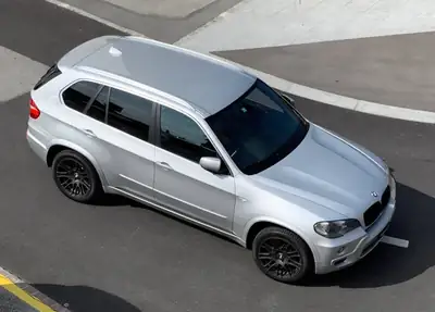 BMW X5 xDrive 30i — SUV premium 2008, Pack M et carnet complet — Außenansicht