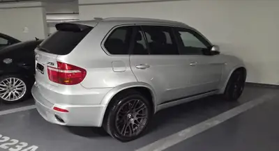 BMW X5 xDrive 30i — SUV premium 2008, Pack M et carnet complet — Detail