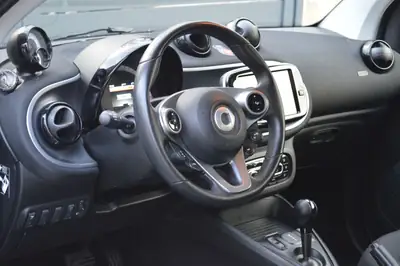 Smart Fortwo EQ Passion — Citadine électrique compacte, 32'000 km seulement — Miniature 8