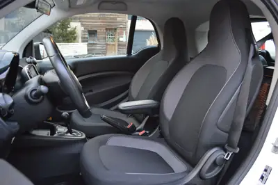 Smart Fortwo EQ Passion — Citadine électrique compacte, 32'000 km seulement — Miniature 9